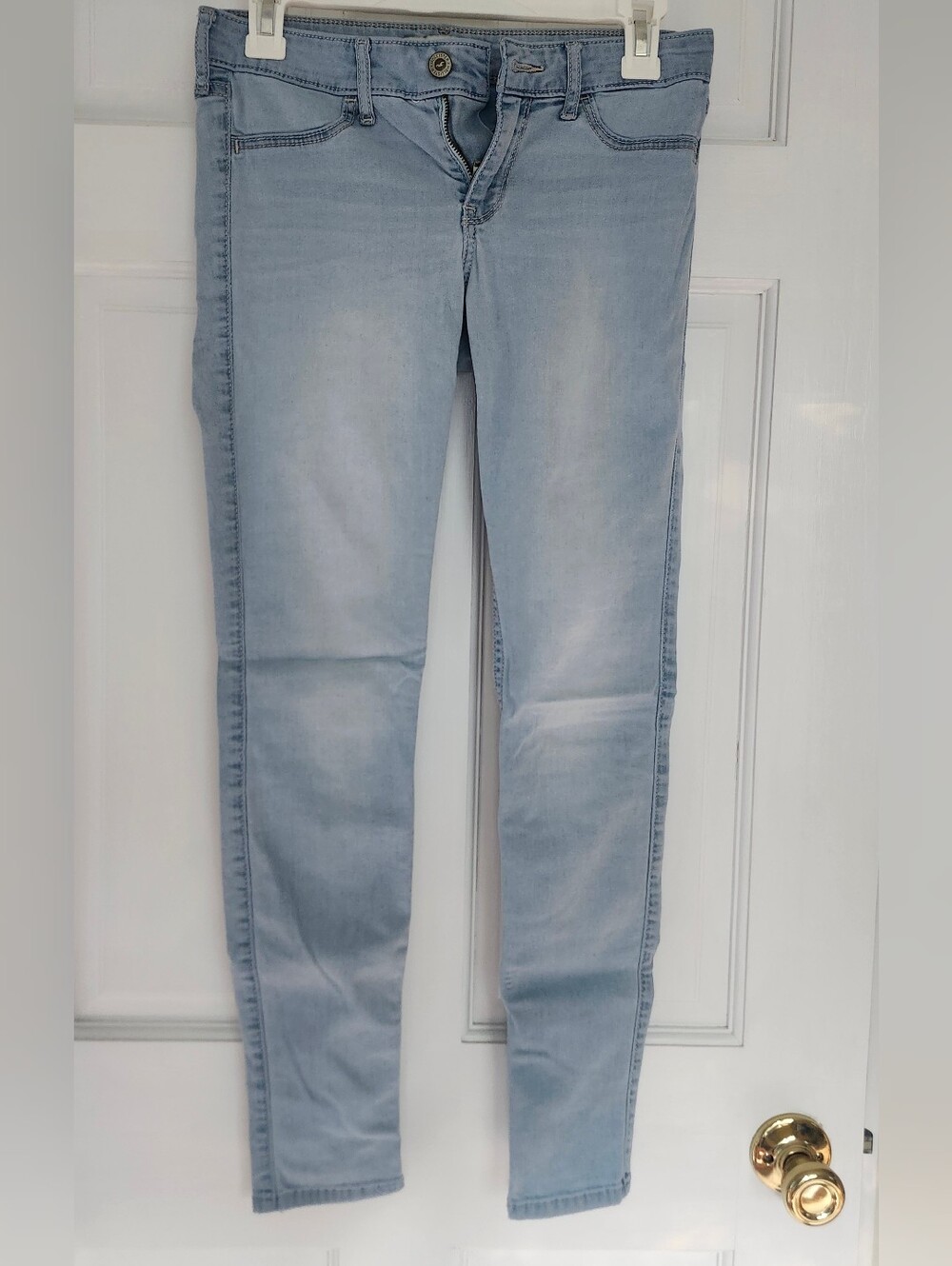 3R (W26/L29) Hollister Lightwash Skinny Jeans